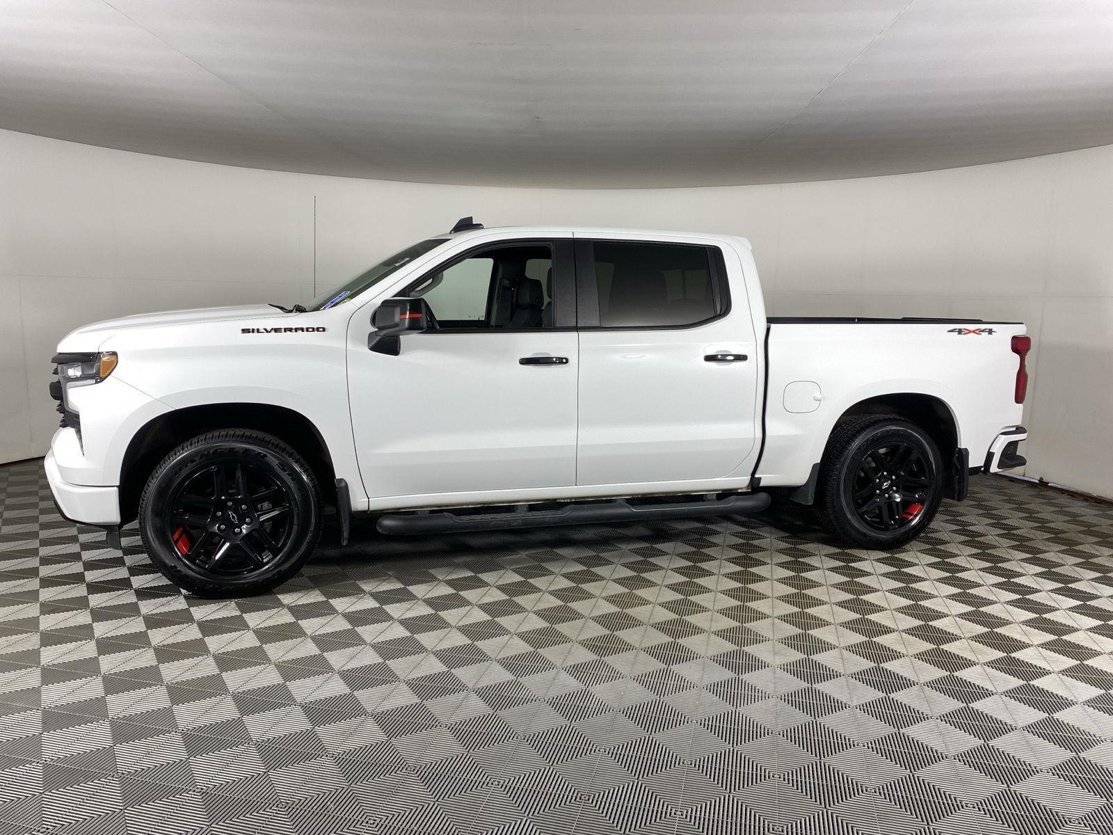Used 2025 Summit White Chevrolet RST image 4
