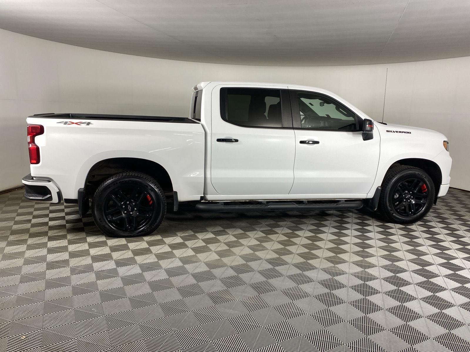 Used 2025 Summit White Chevrolet RST image 8