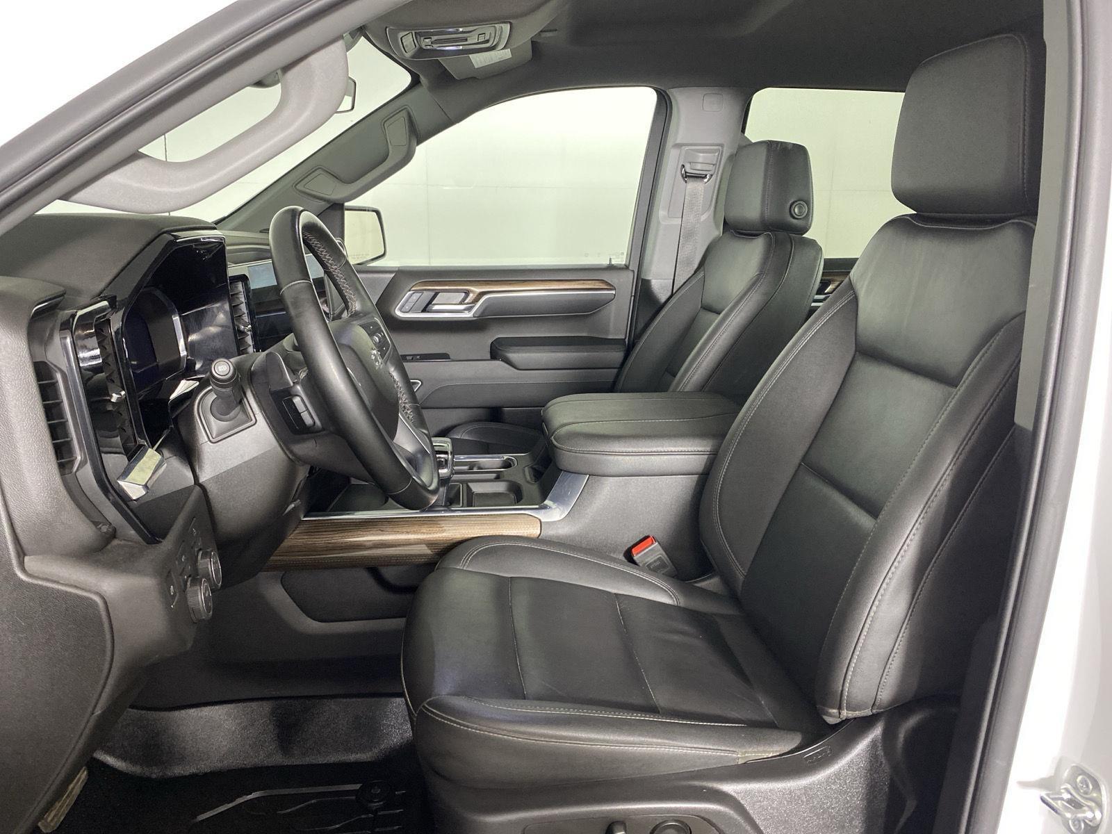 Used 2025 Summit White Chevrolet RST image 10