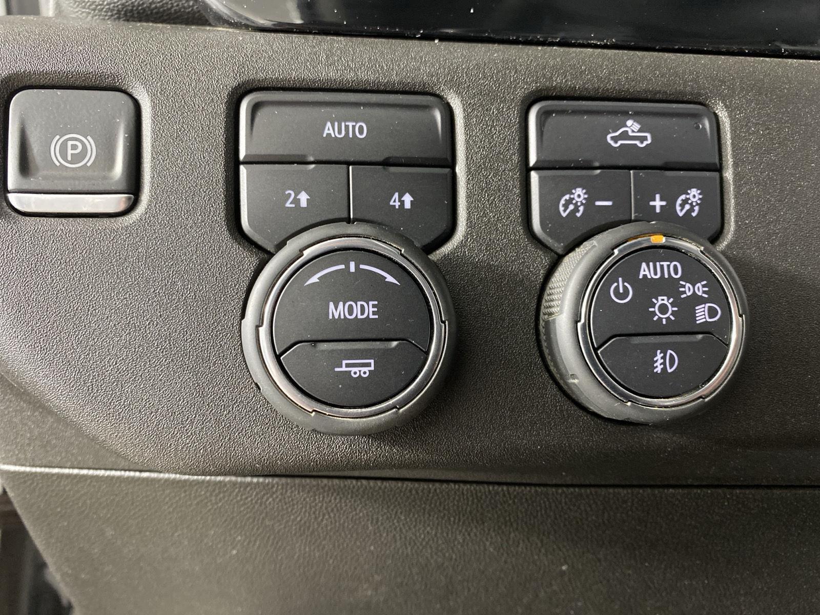 Used 2025 Summit White Chevrolet RST image 13