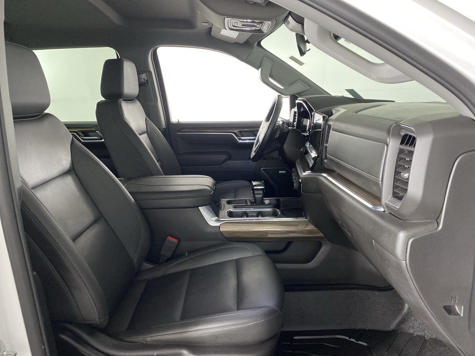 Used 2025 Summit White Chevrolet RST image 28