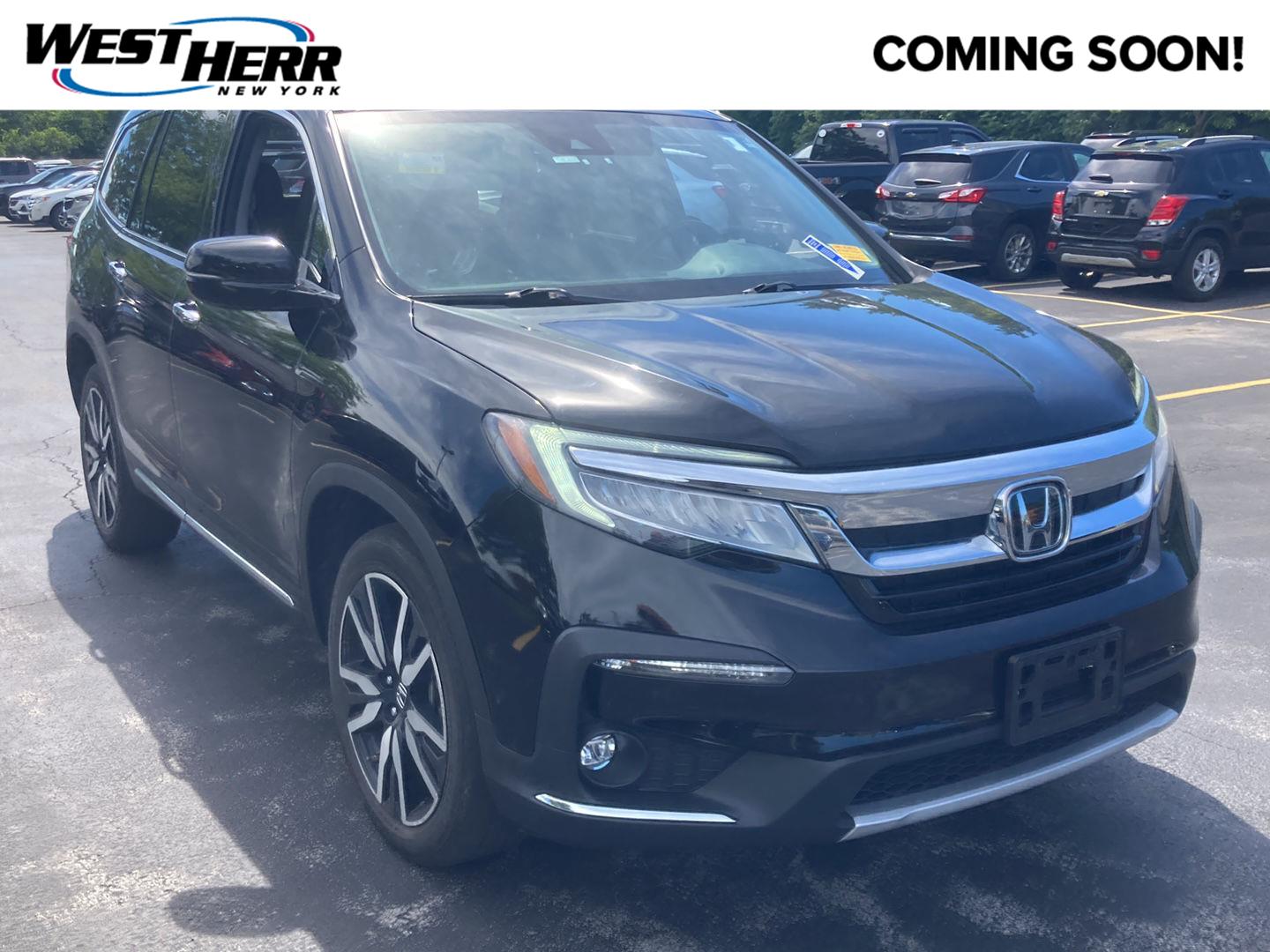  2022 Honda Pilot Touring AWD with Rear Captain's Chairs   