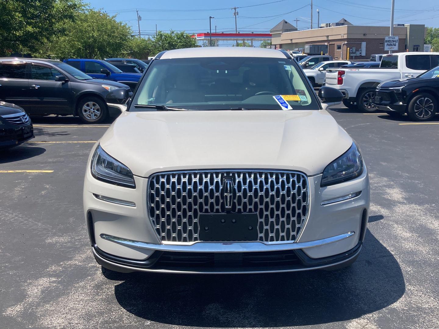 Used 2023 Ceramic Pearl Metallic Tinted Clearcoat Lincoln Standard image 2