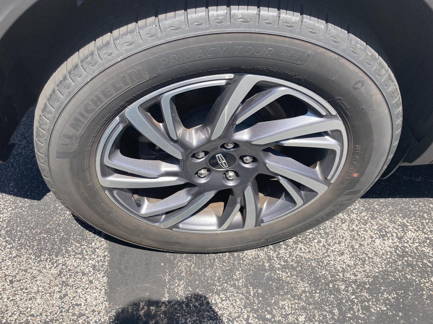Used 2023 Ceramic Pearl Metallic Tinted Clearcoat Lincoln Standard image 8