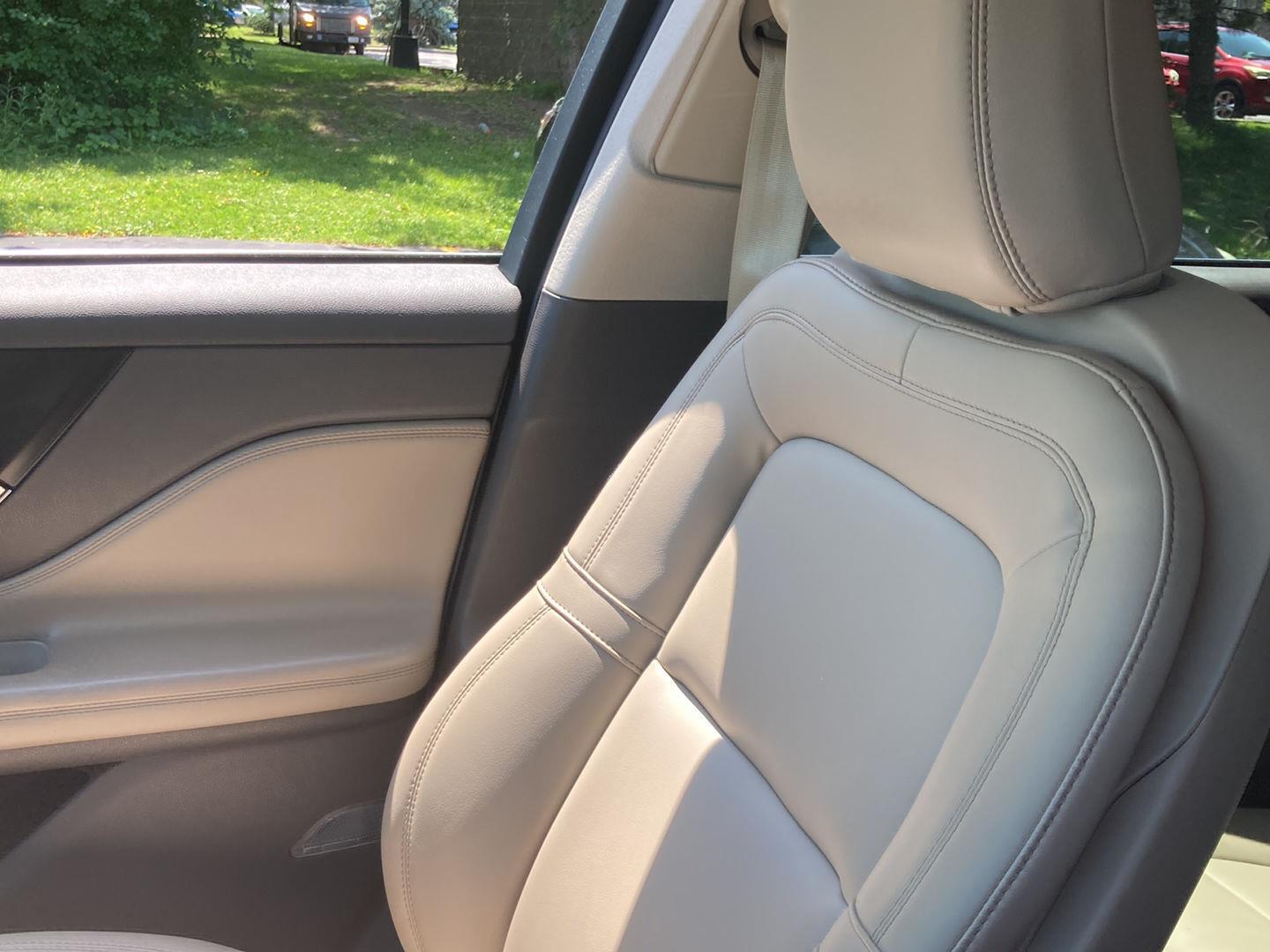Used 2023 Ceramic Pearl Metallic Tinted Clearcoat Lincoln Standard image 22