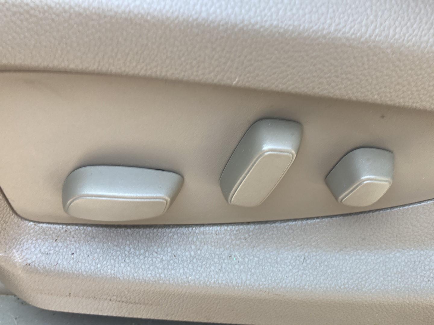 Used 2019 Pepperdust Metallic Chevrolet LT image 13
