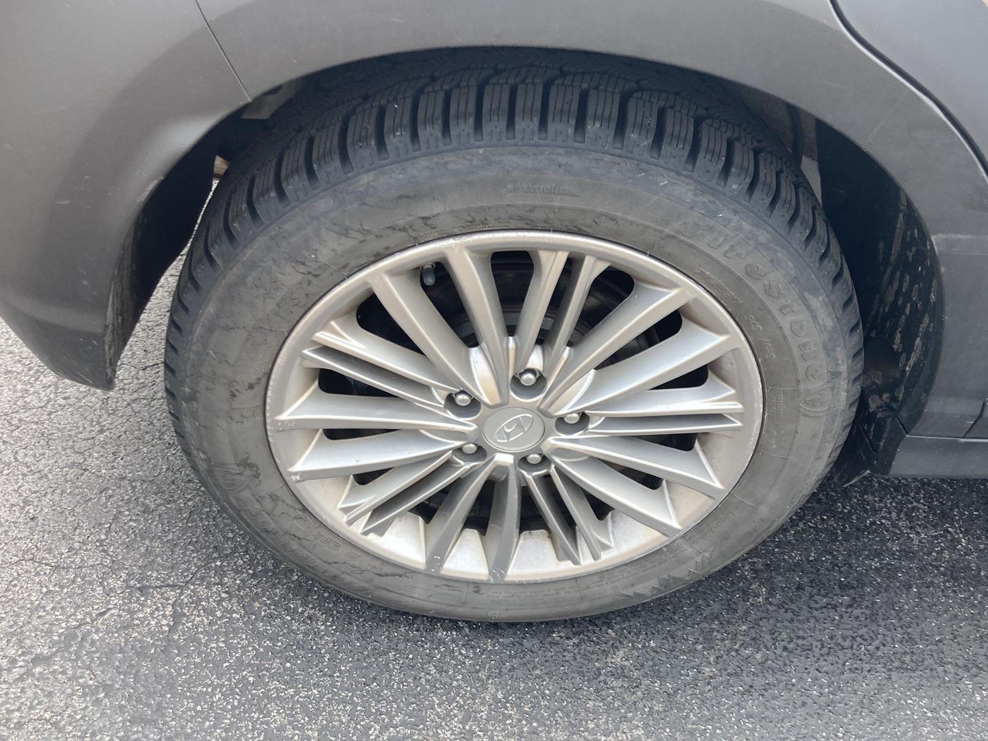 Used 2020 Chalk White Hyundai SEL image 9