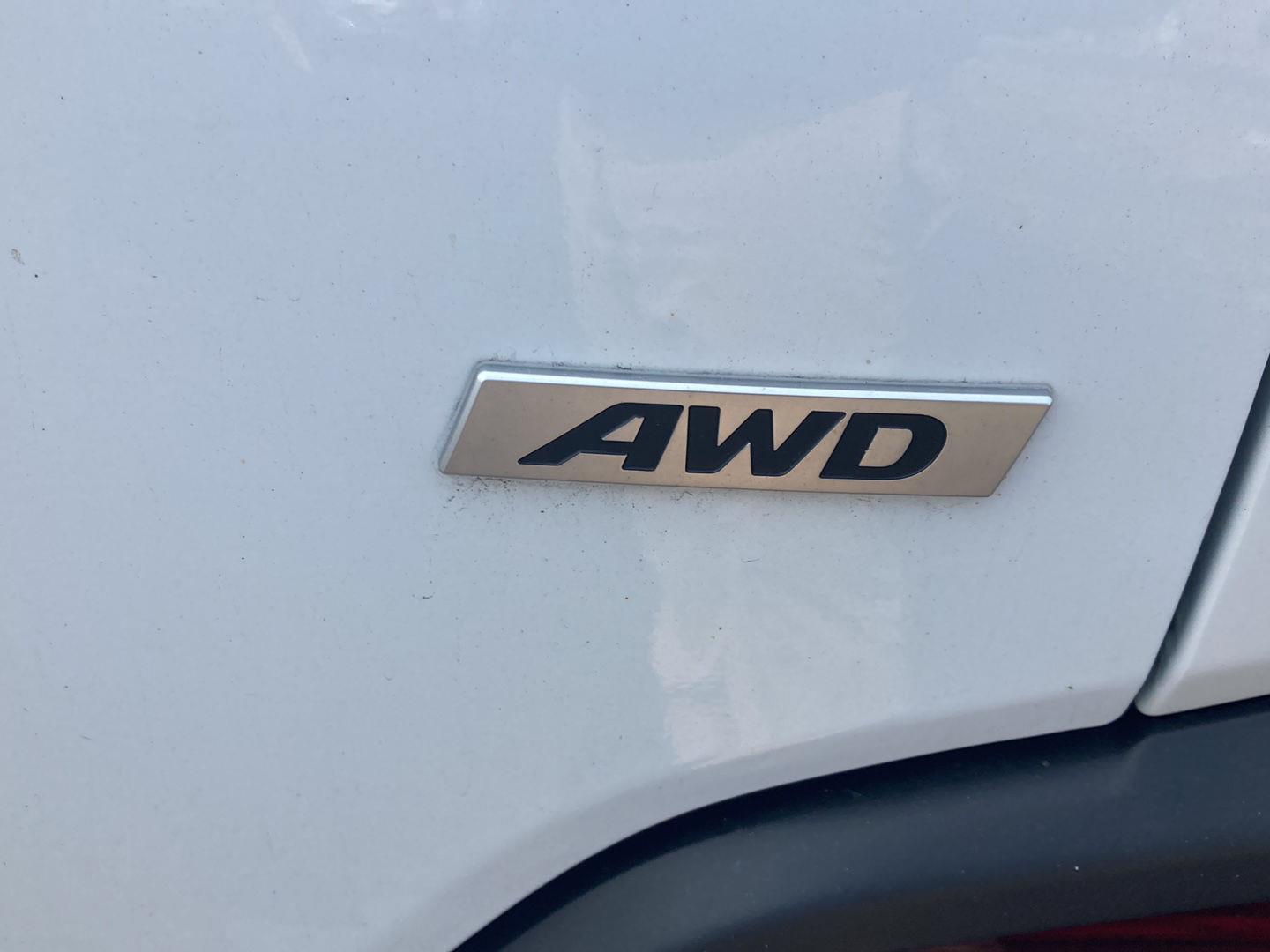 Used 2020 Chalk White Hyundai SEL image 10