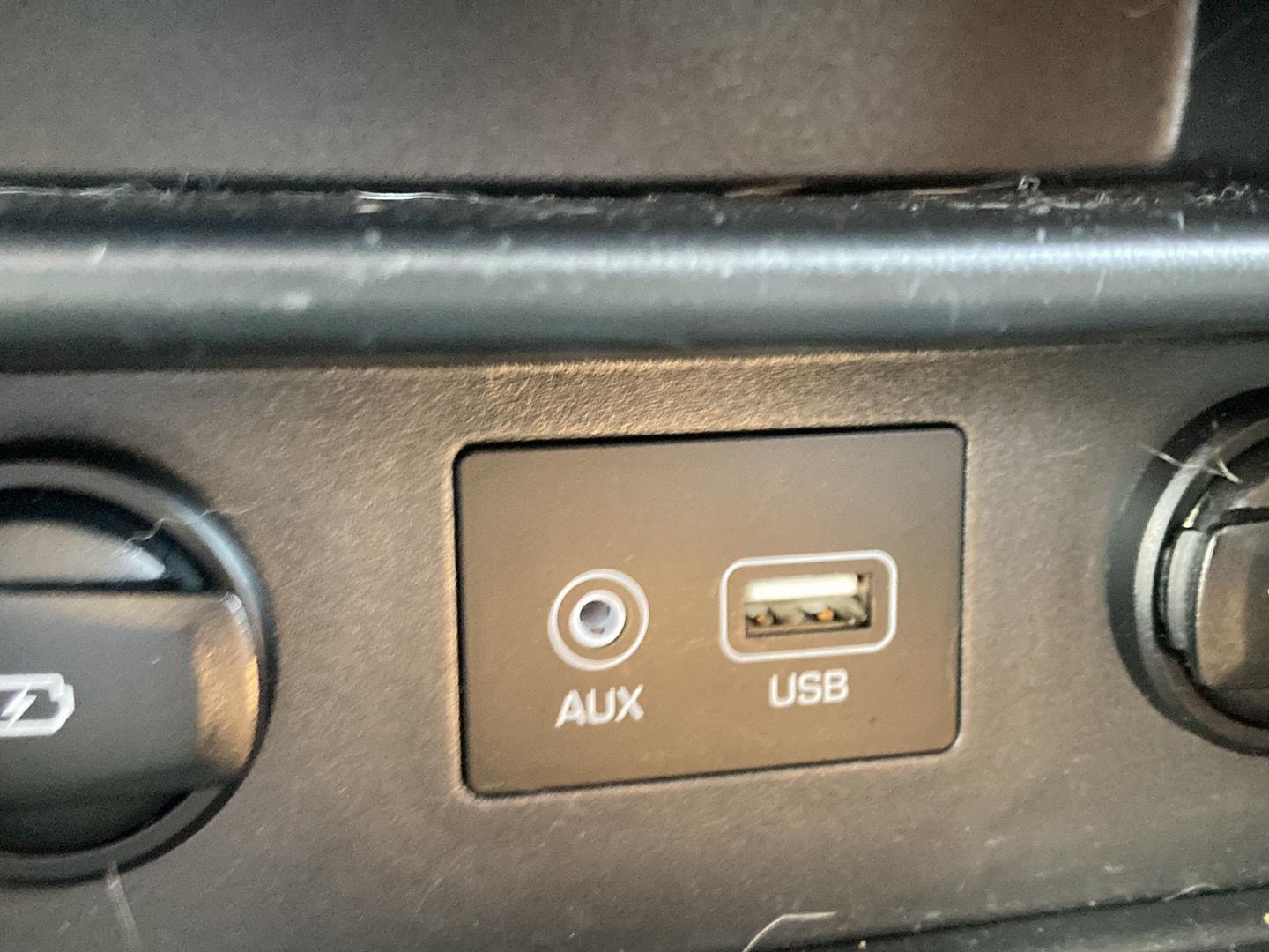 Used 2020 Chalk White Hyundai SEL image 18