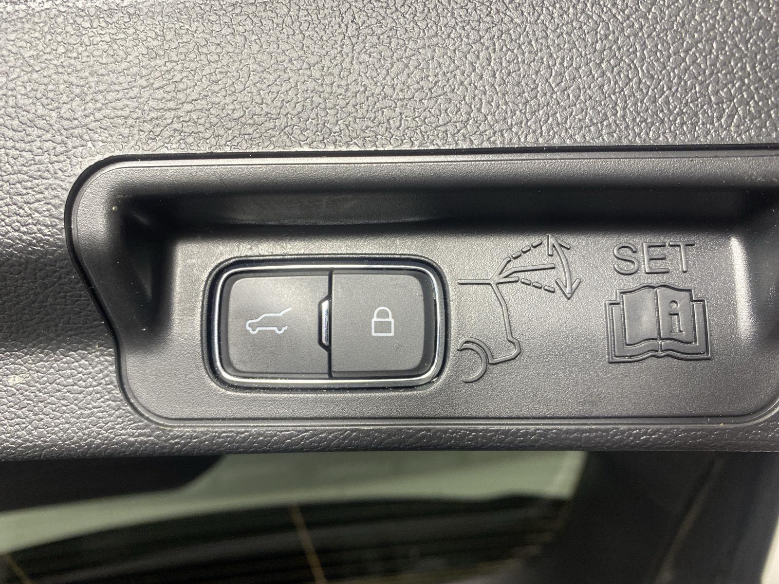 Used 2023 Agate Black Ford XLT image 27