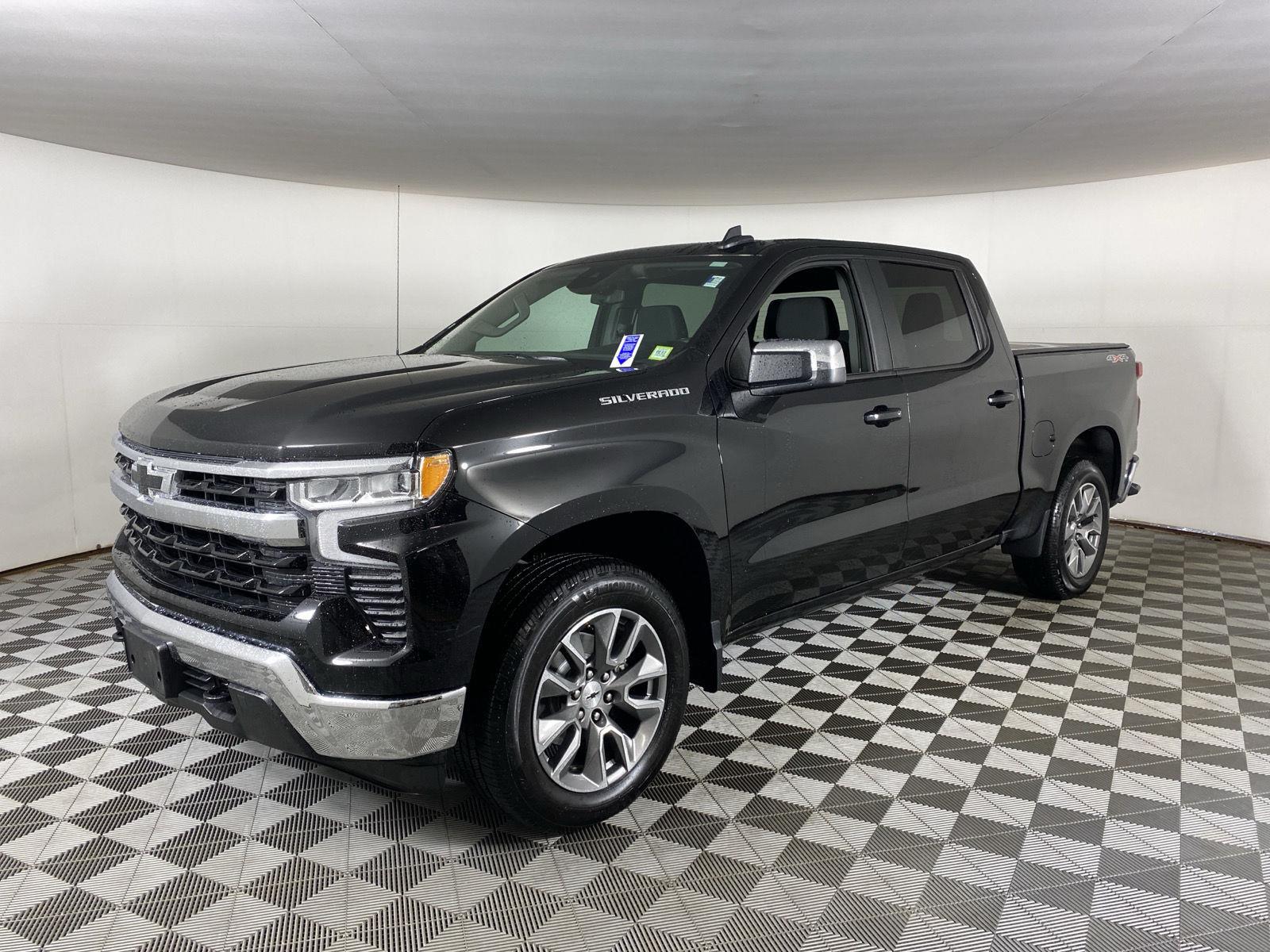 Used 2023 Black Chevrolet LT image 3