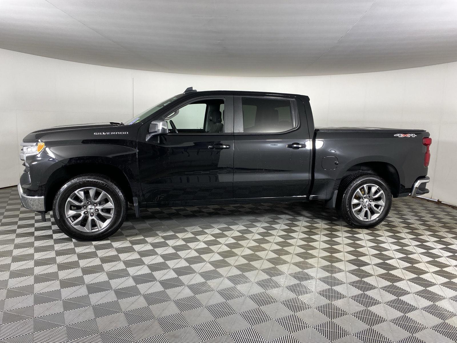Used 2023 Black Chevrolet LT image 4