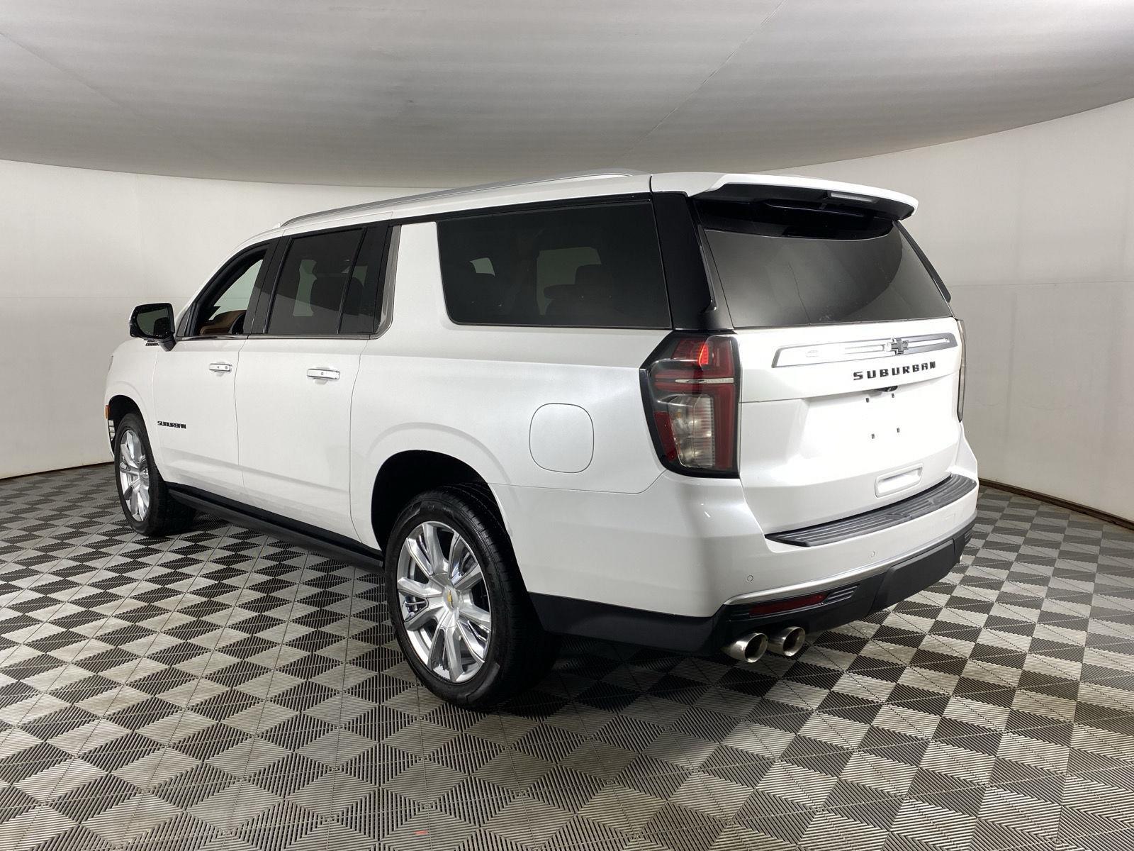 Used 2023 Iridescent Pearl Tricoat Chevrolet High Country image 5