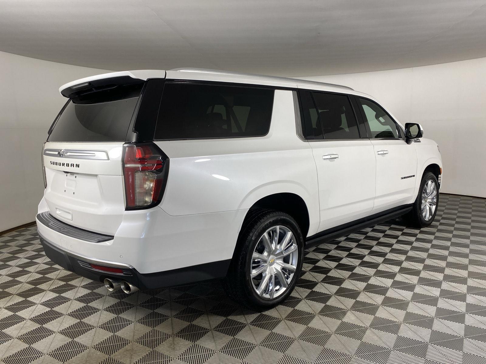 Used 2023 Iridescent Pearl Tricoat Chevrolet High Country image 7