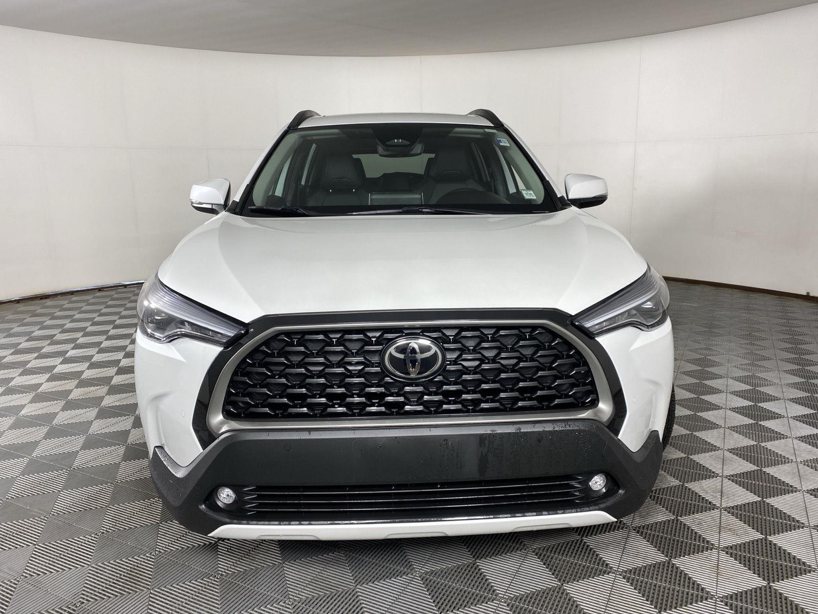 Used 2024 Wind Chill Pearl Toyota XLE image 2