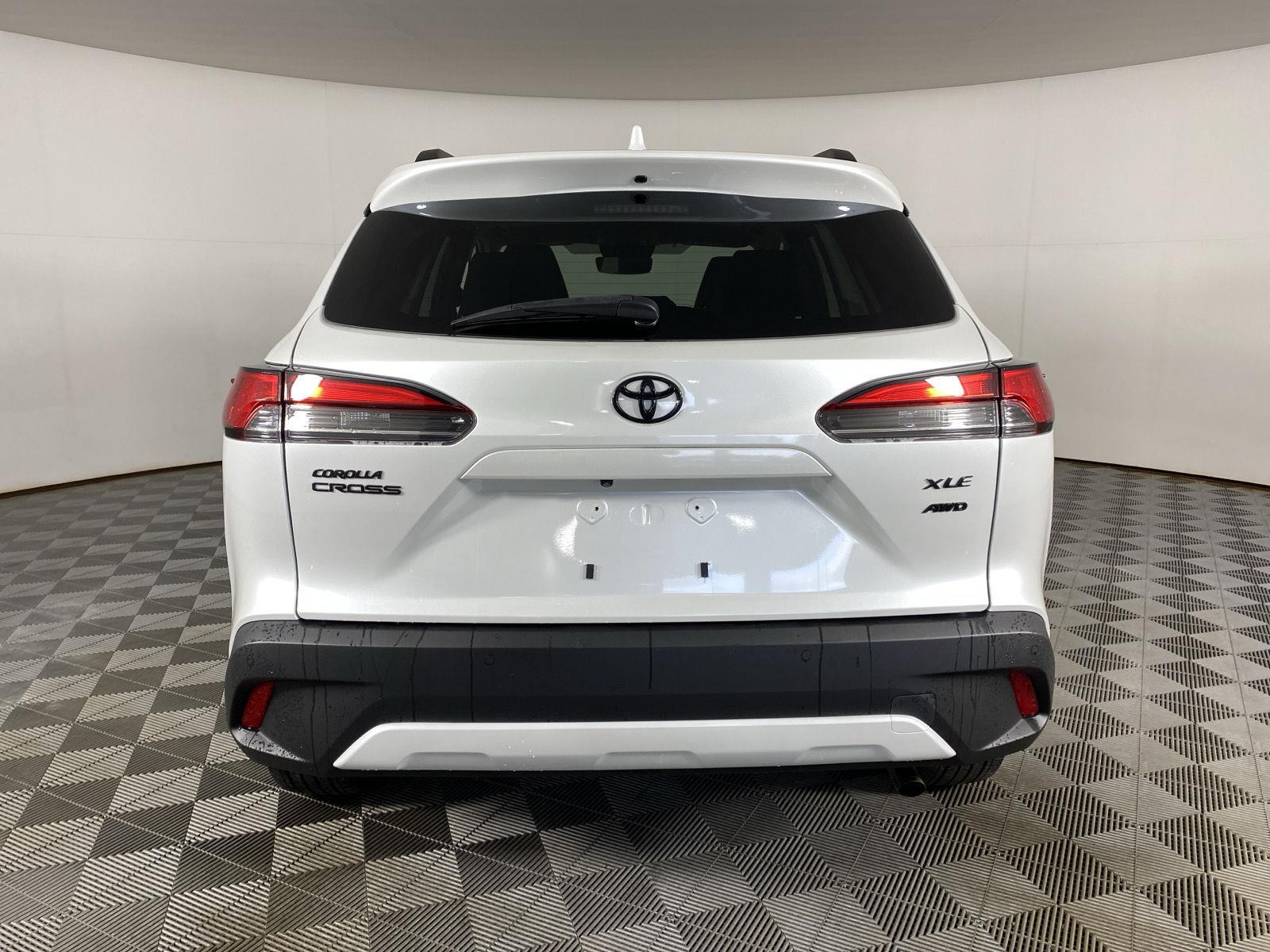 Used 2024 Wind Chill Pearl Toyota XLE image 6