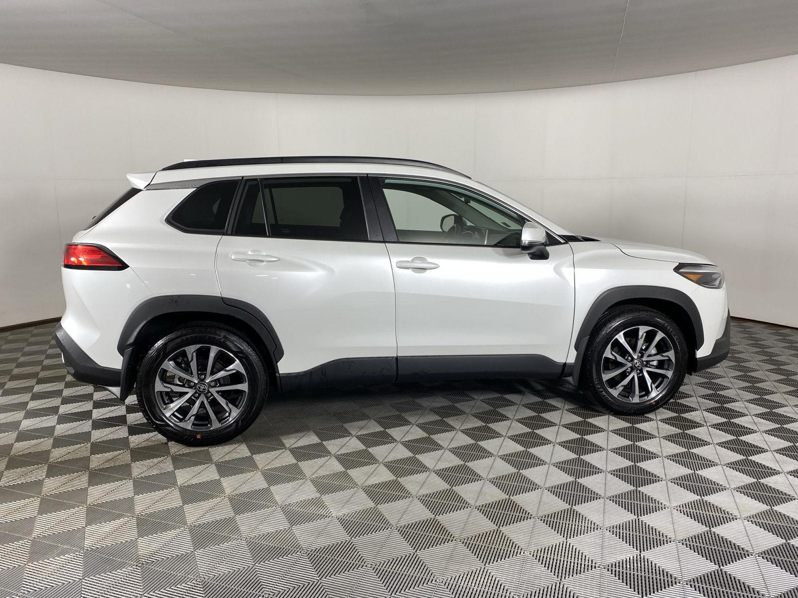 Used 2024 Wind Chill Pearl Toyota XLE image 8