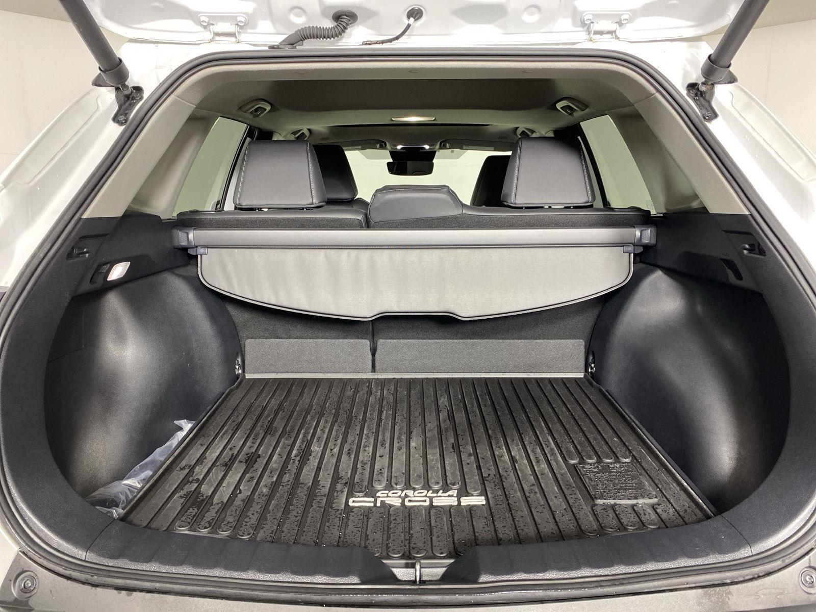 Used 2024 Wind Chill Pearl Toyota XLE image 26