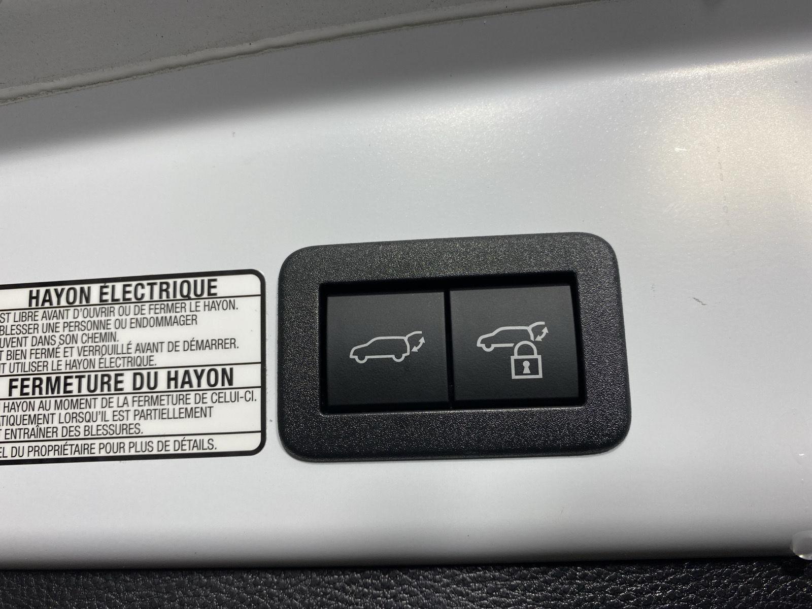 Used 2024 Wind Chill Pearl Toyota XLE image 27