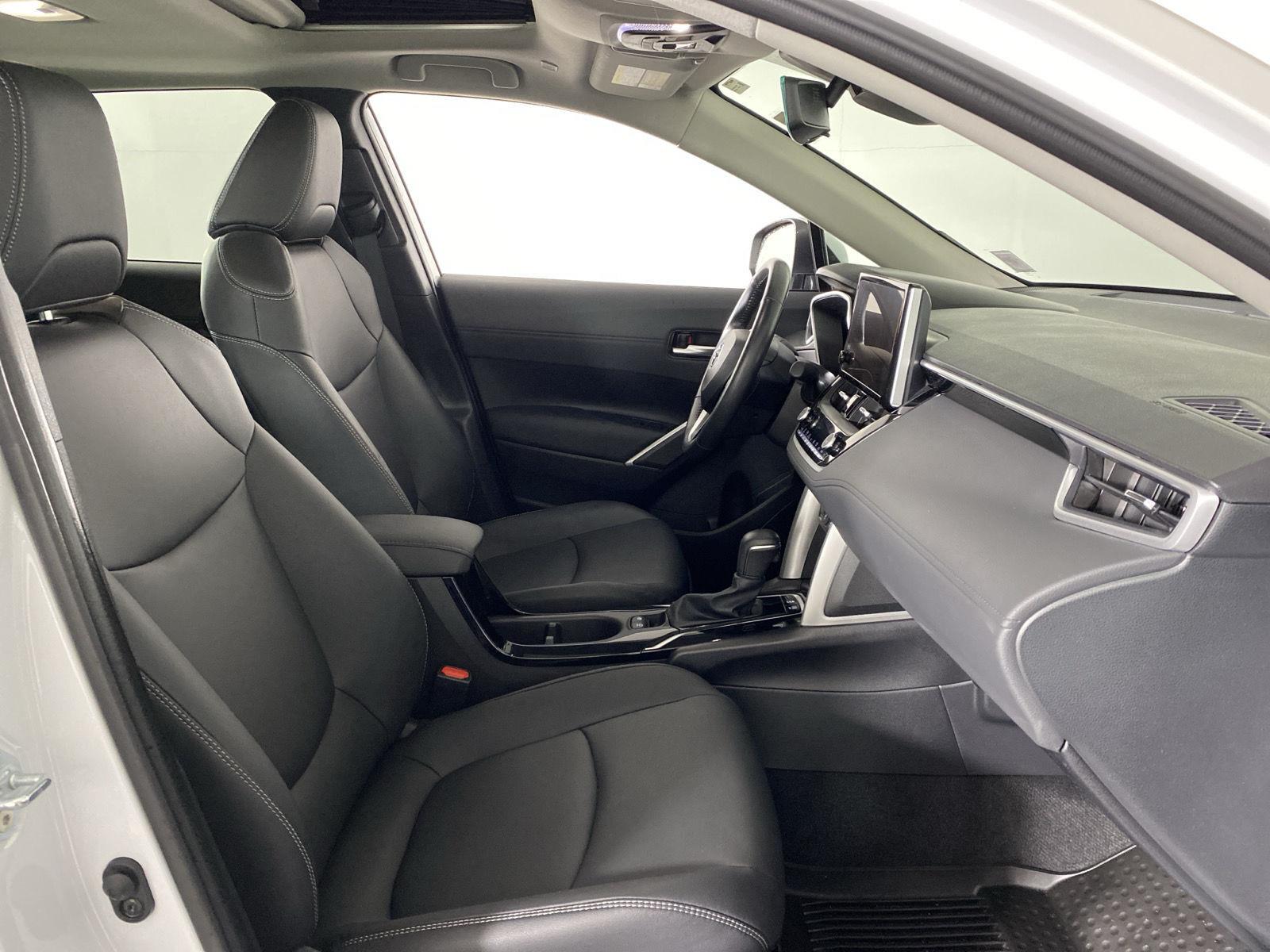 Used 2024 Wind Chill Pearl Toyota XLE image 28