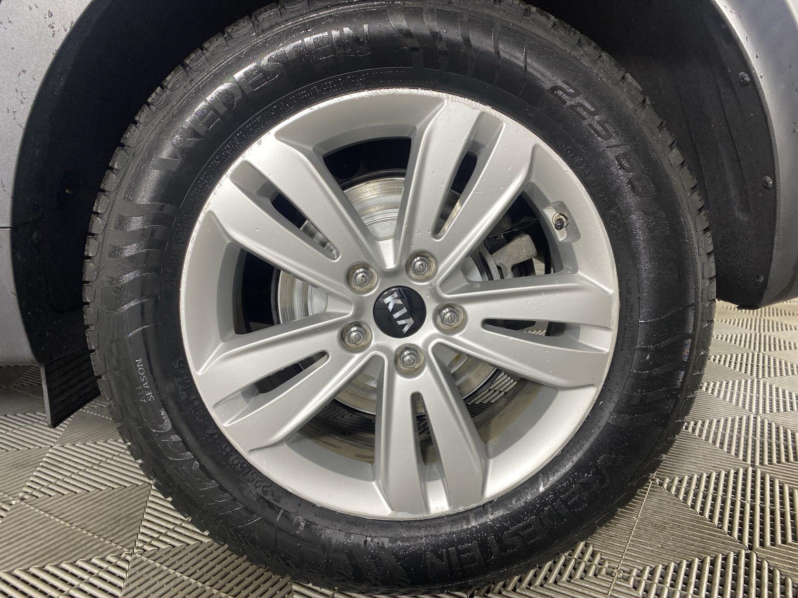 Used 2019 Sparkling Silver Kia LX image 9