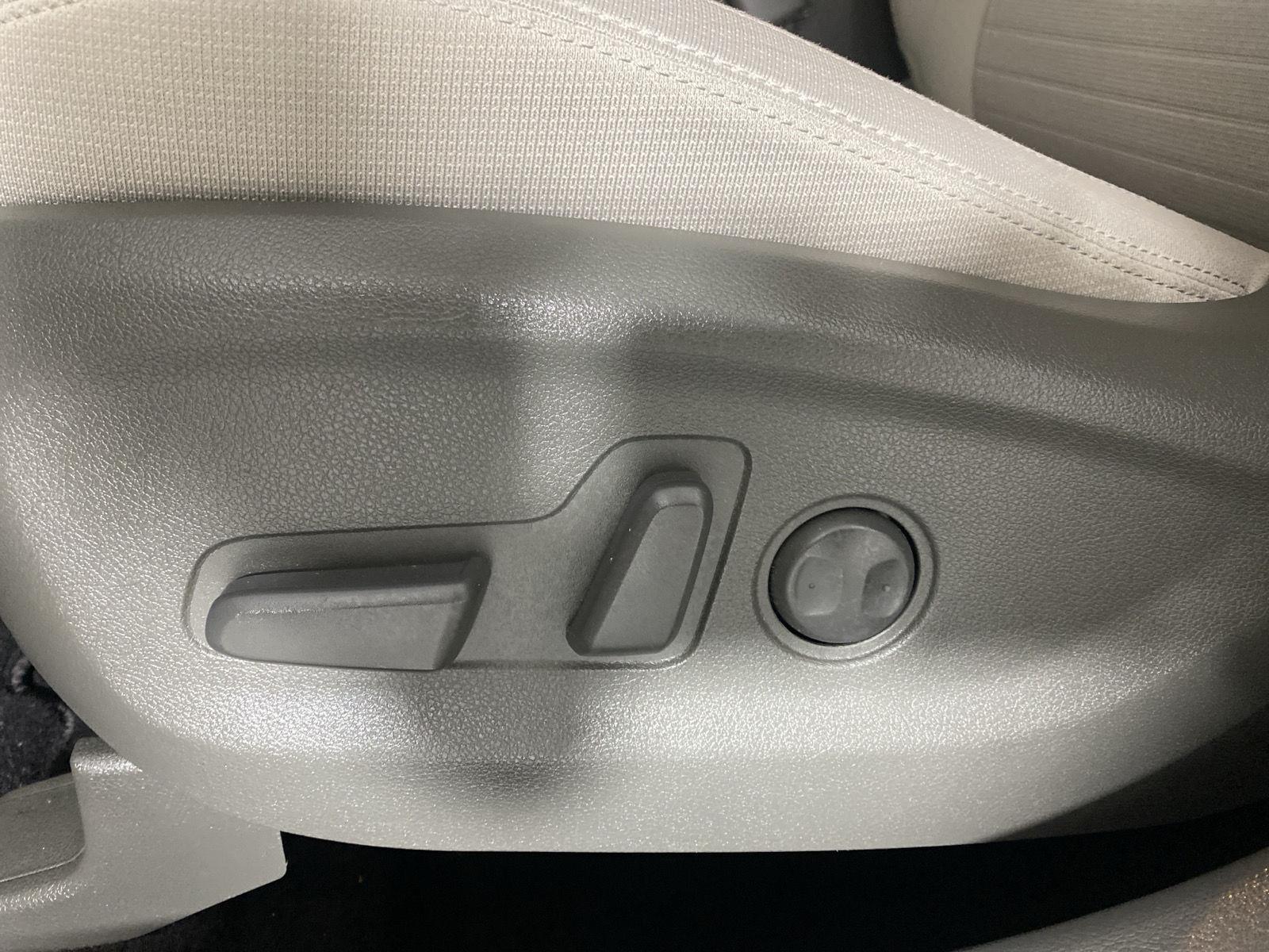 Used 2019 Sparkling Silver Kia LX image 11