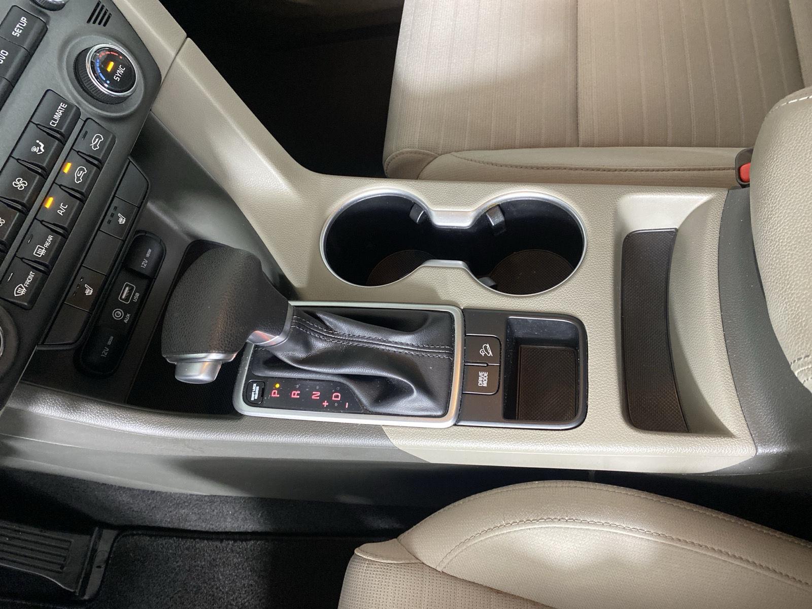 Used 2019 Sparkling Silver Kia LX image 21