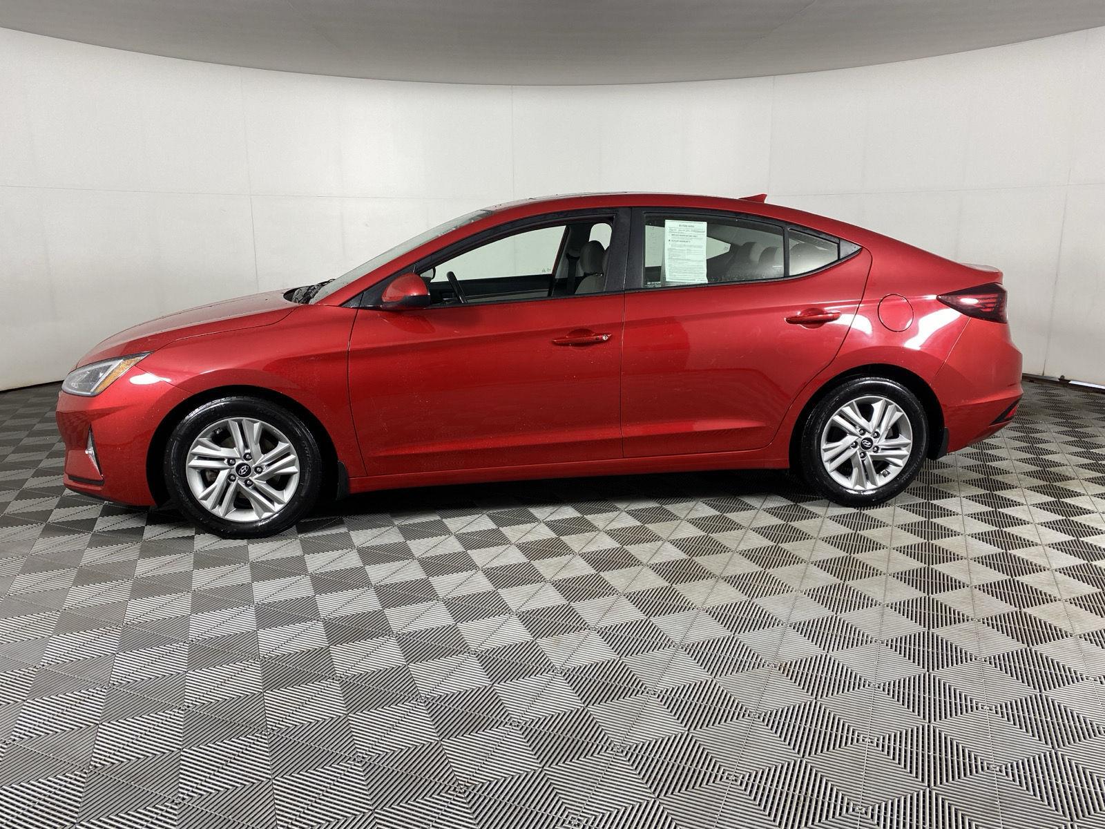 Used 2020 Calypso Red Hyundai Value Edition image 4