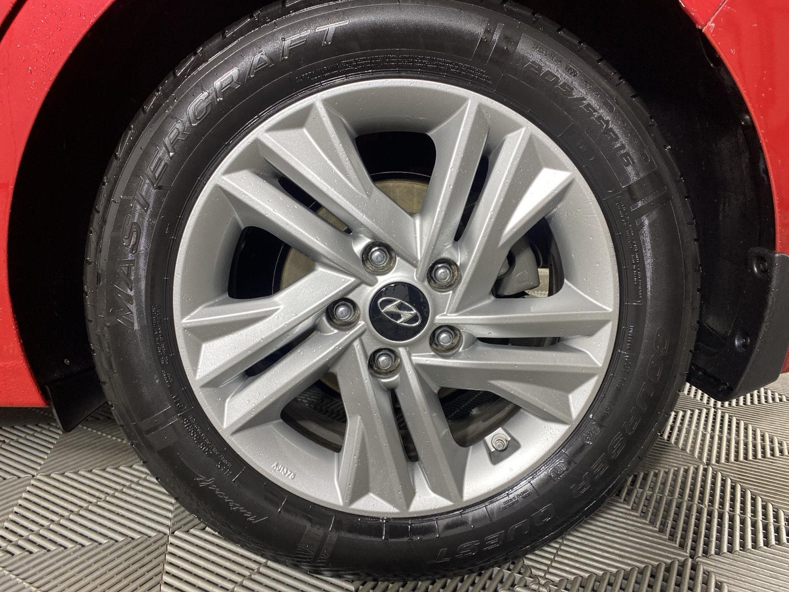 Used 2020 Calypso Red Hyundai Value Edition image 9