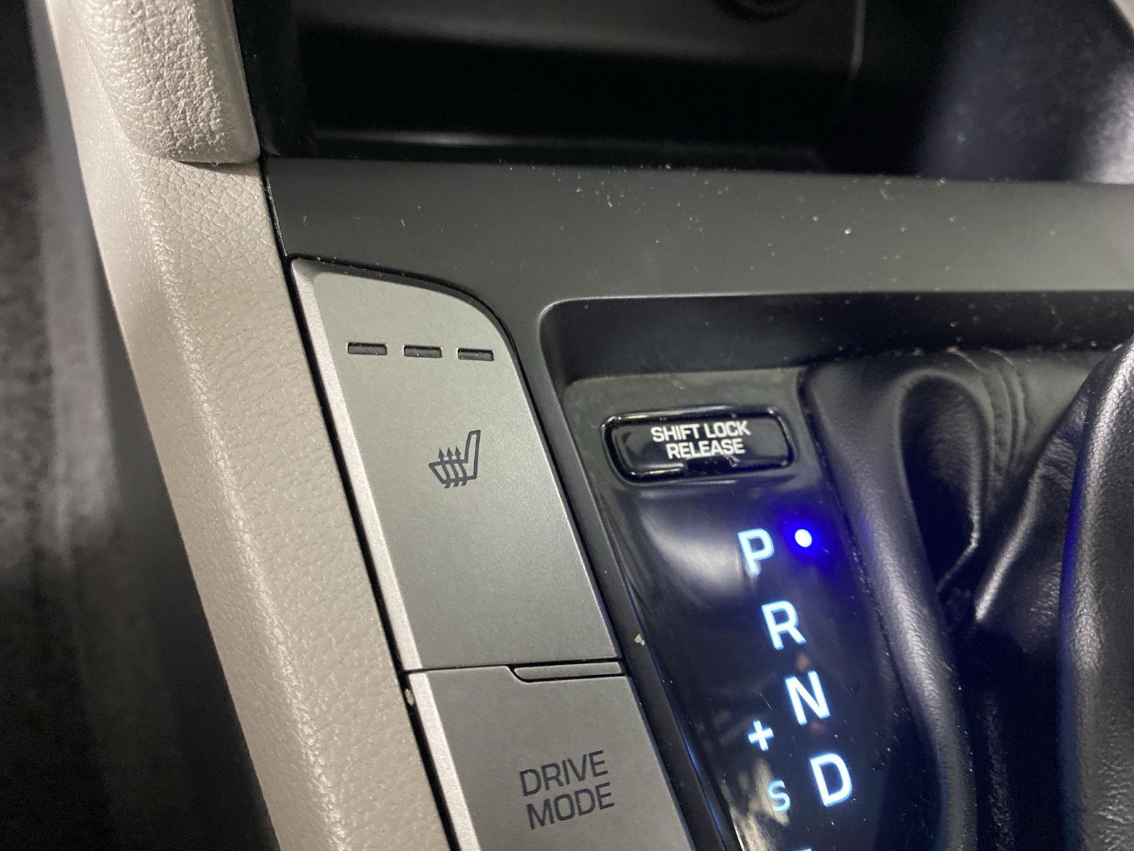 Used 2020 Calypso Red Hyundai Value Edition image 19