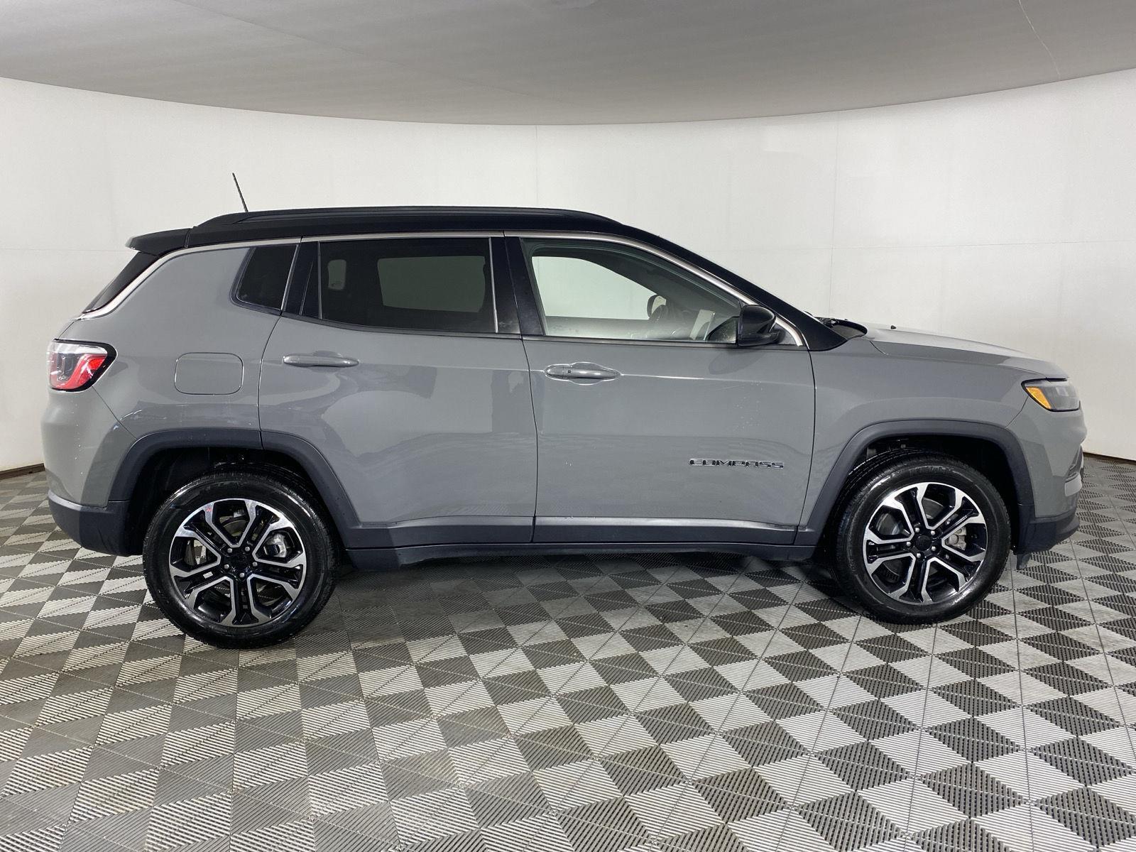 Used 2024 Sting-Gray Clearcoat Jeep Limited image 8