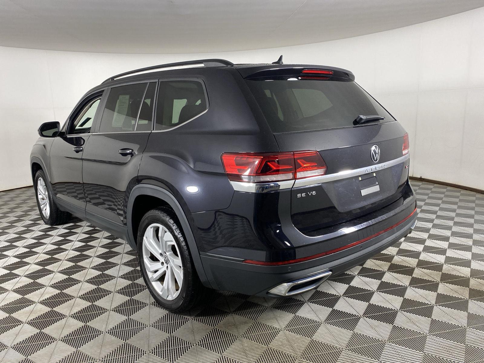 Used 2021 Deep Black Pearl Volkswagen 3.6L V6 SE w/Technology image 5
