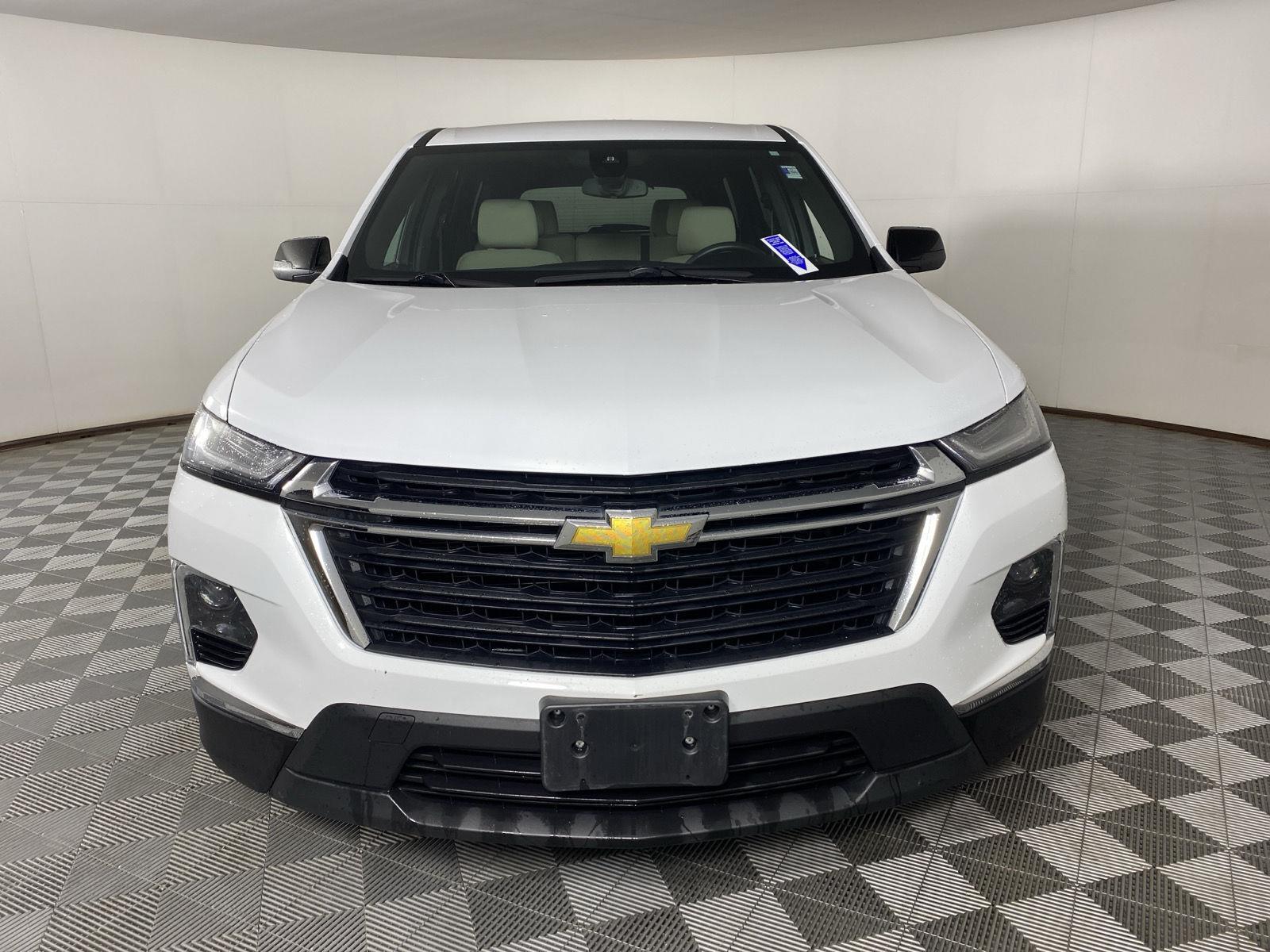 Used 2023 Wh Chevrolet  image 2