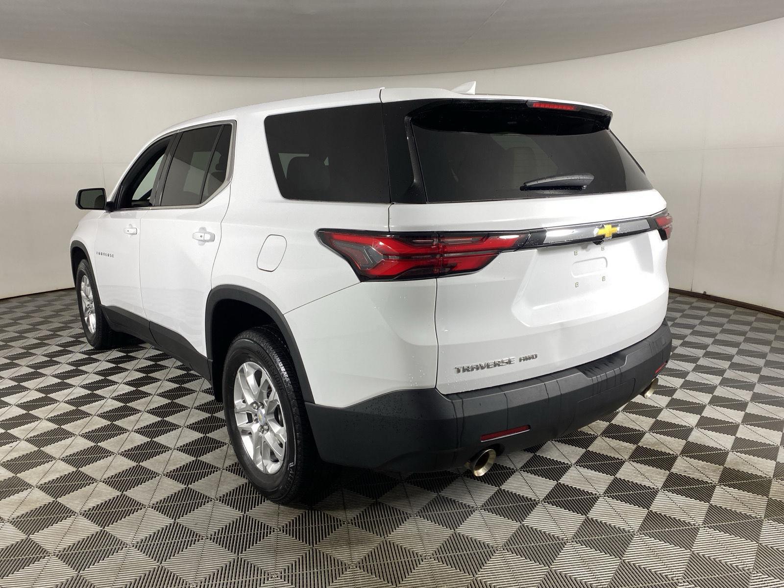 Used 2023 Wh Chevrolet  image 5