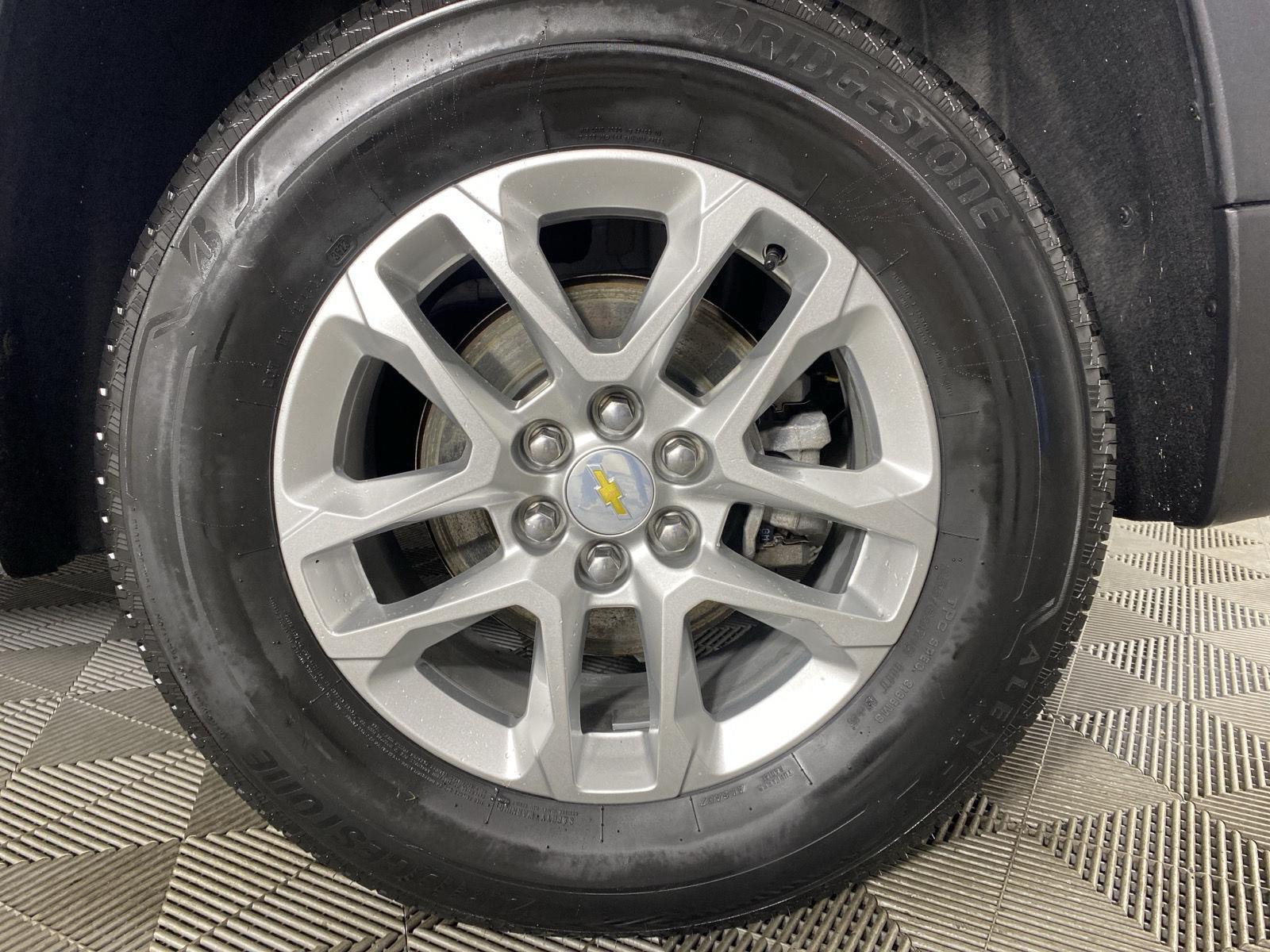 Used 2023 Wh Chevrolet  image 9