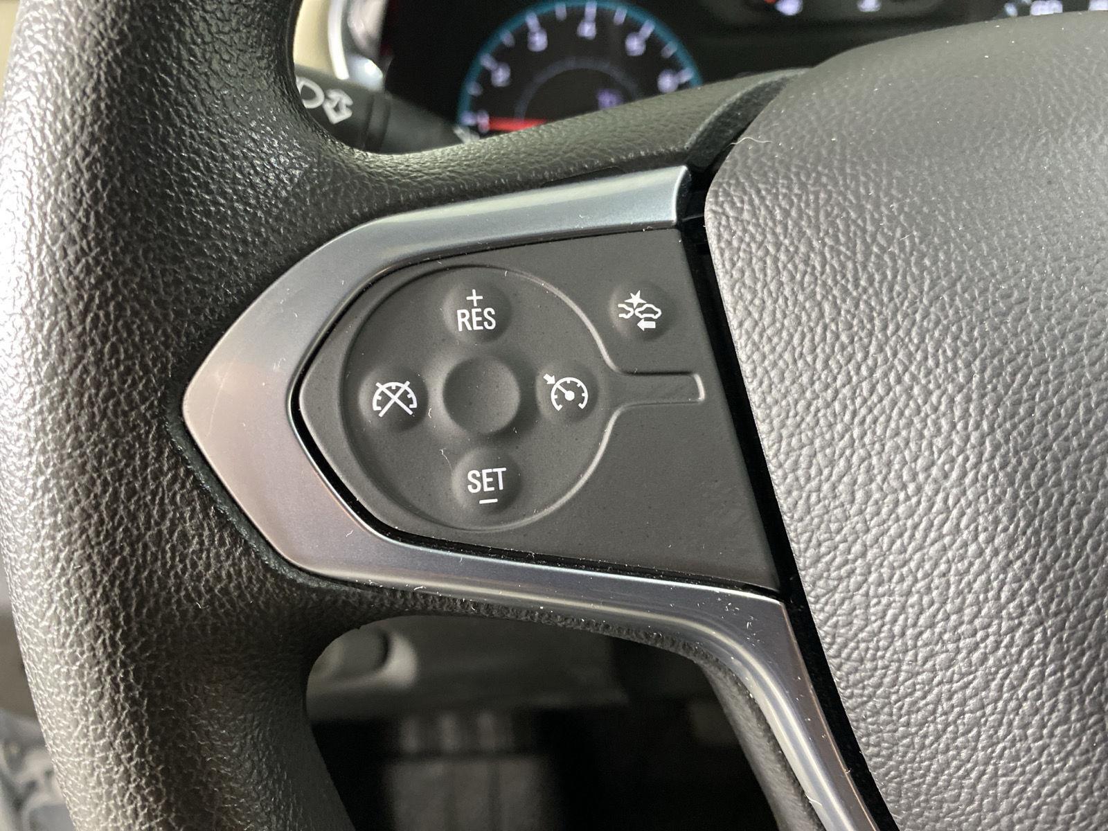 Used 2023 Wh Chevrolet  image 13