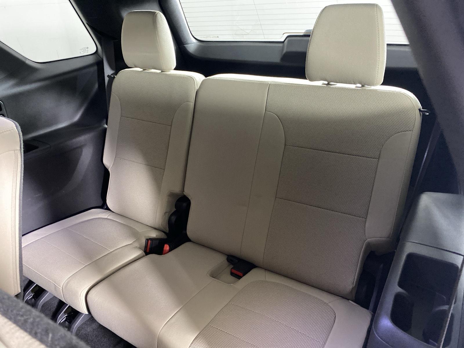 Used 2023 Wh Chevrolet  image 22
