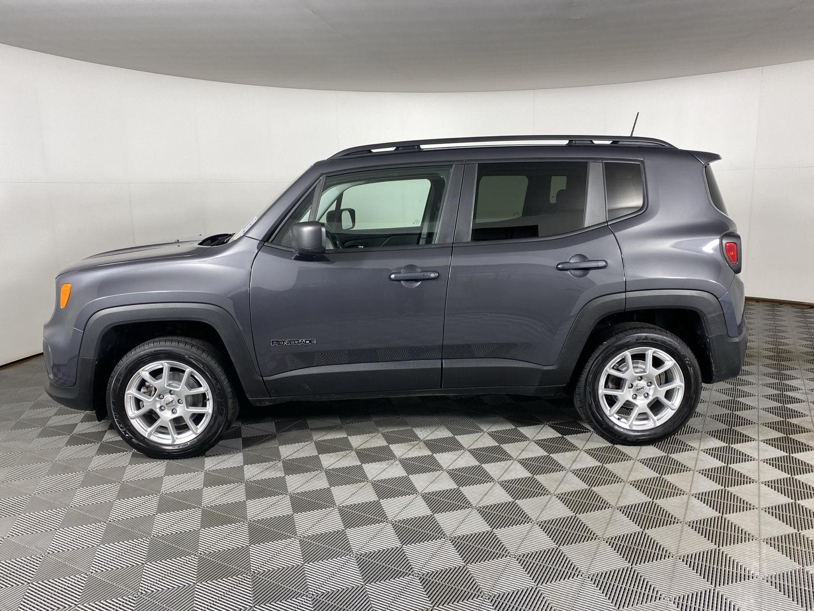 Used 2022 Graphite Gray Jeep Latitude image 4