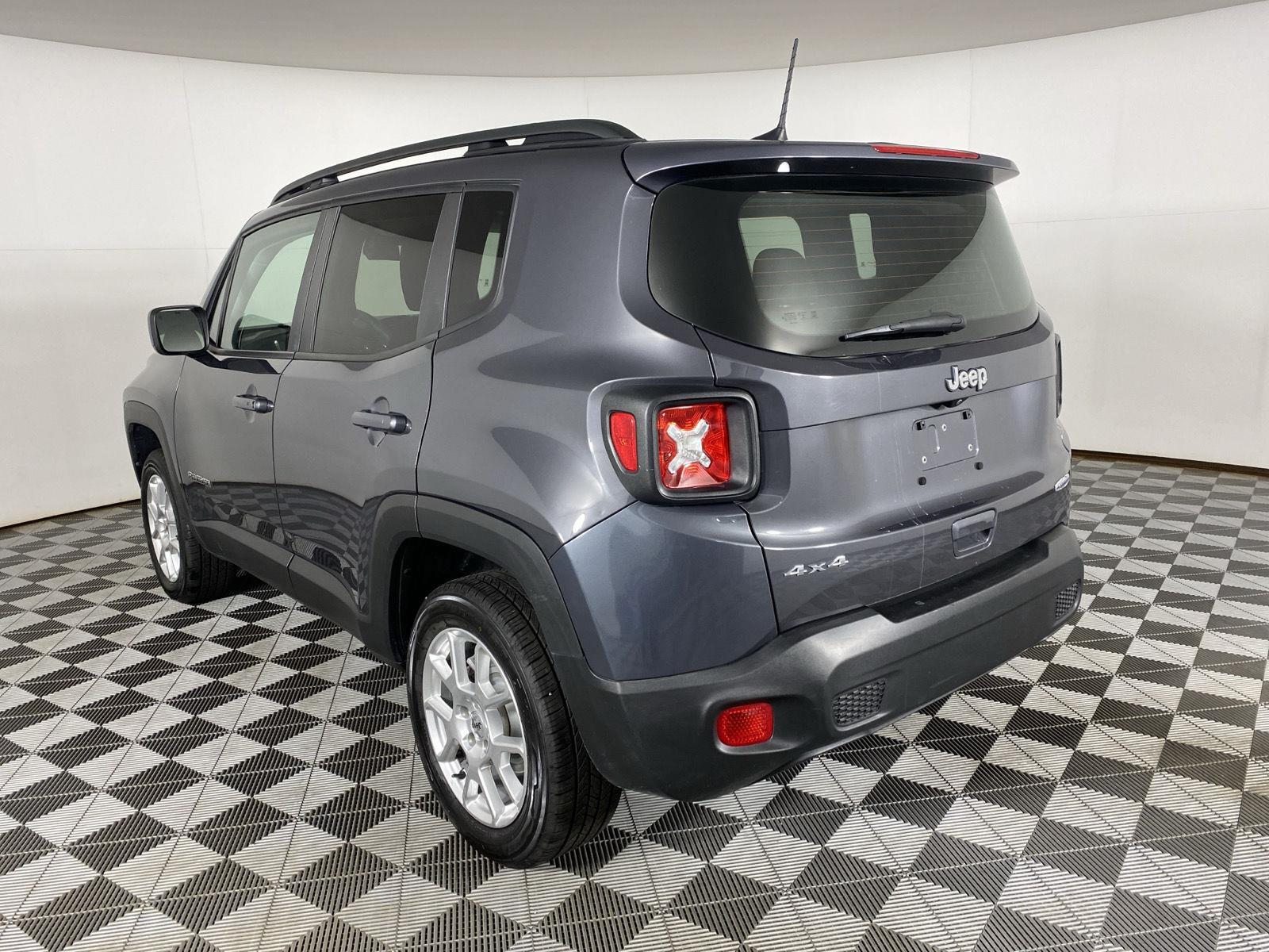 Used 2022 Graphite Gray Jeep Latitude image 5