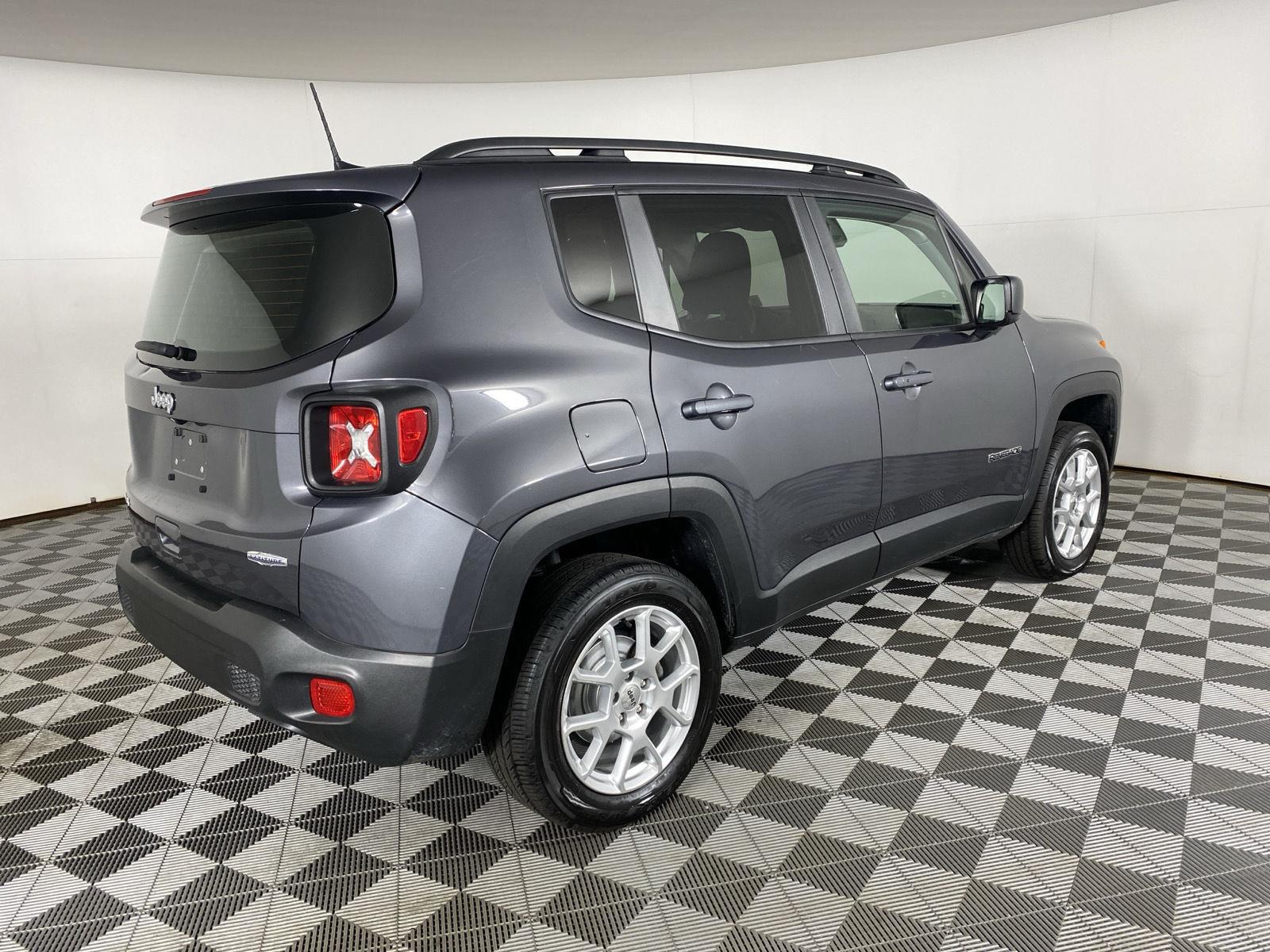 Used 2022 Graphite Gray Jeep Latitude image 7