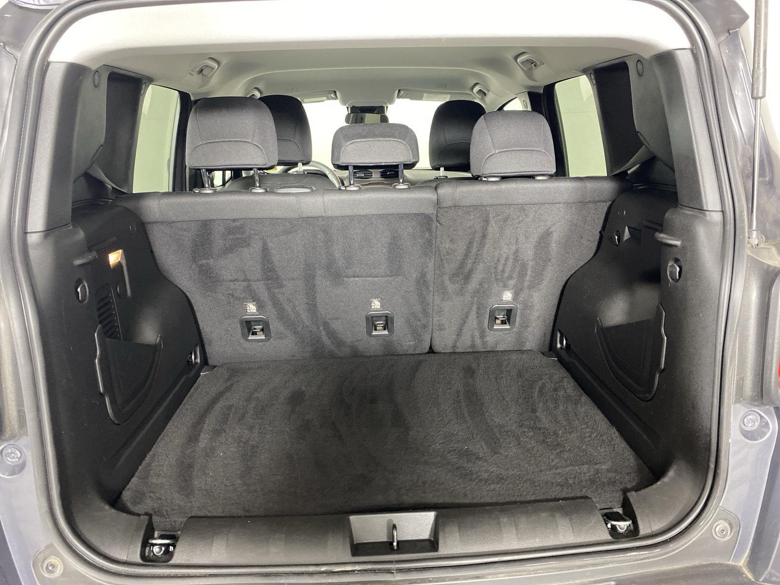 Used 2022 Graphite Gray Jeep Latitude image 24