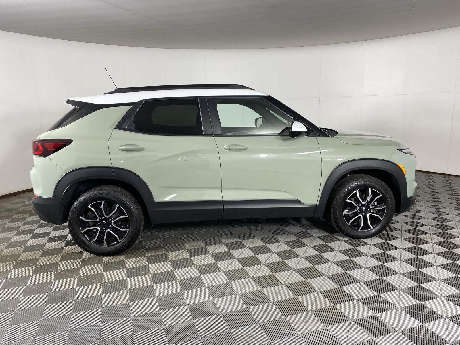 Used 2024 Cacti Green Chevrolet ACTIV image 8