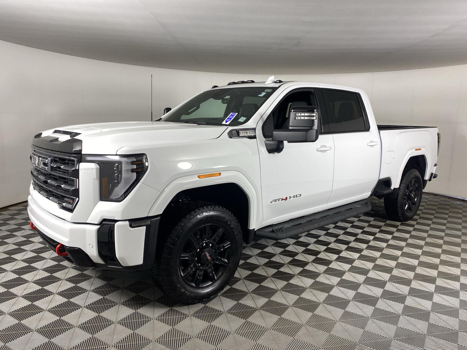 Used 2025 Summit White GMC AT4 image 3