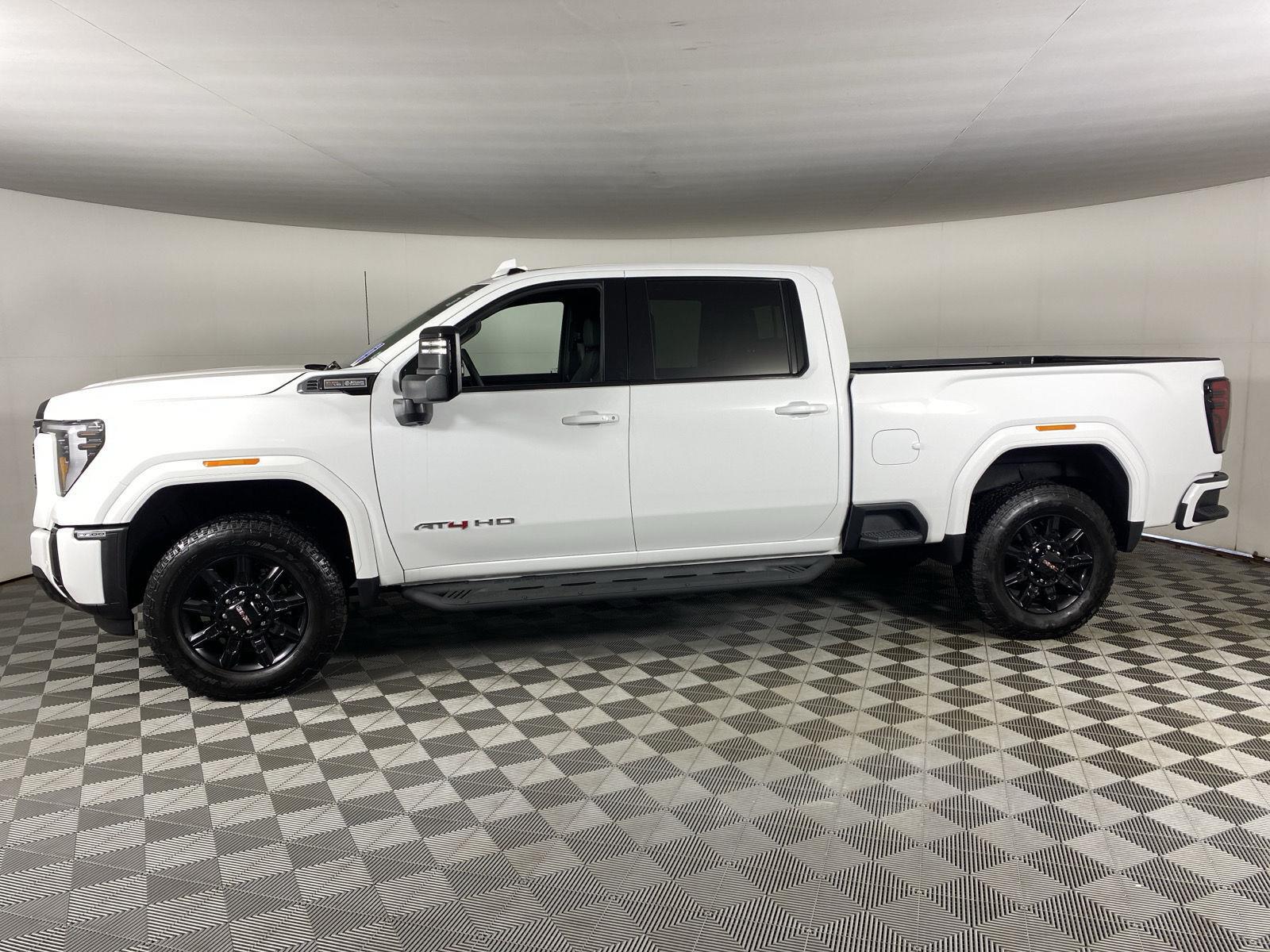 Used 2025 Summit White GMC AT4 image 4