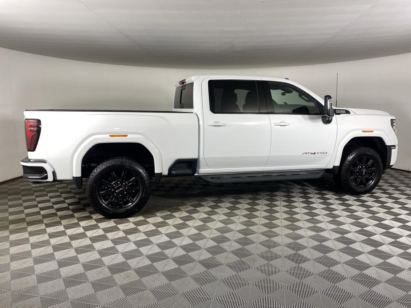 Used 2025 Summit White GMC AT4 image 8
