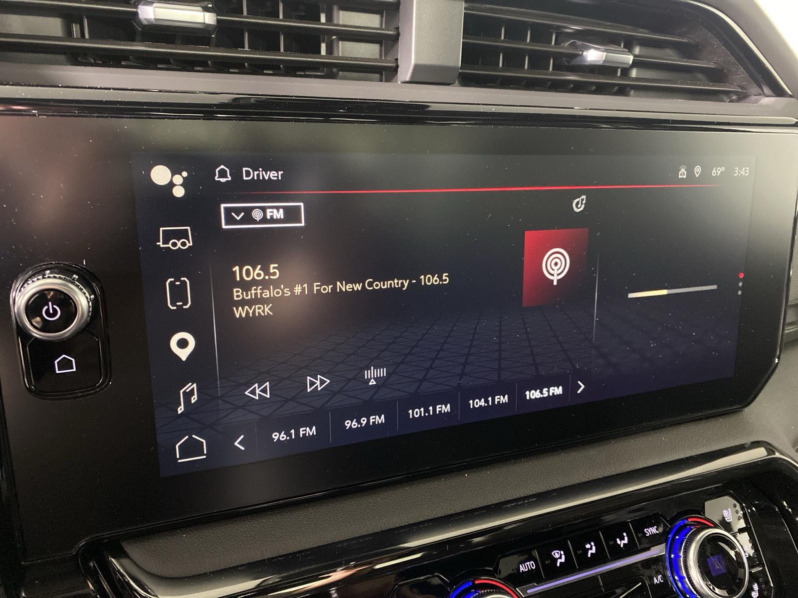 Used 2025 Summit White GMC AT4 image 18