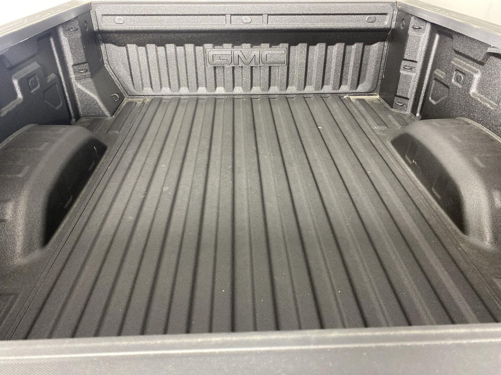 Used 2025 Summit White GMC AT4 image 28
