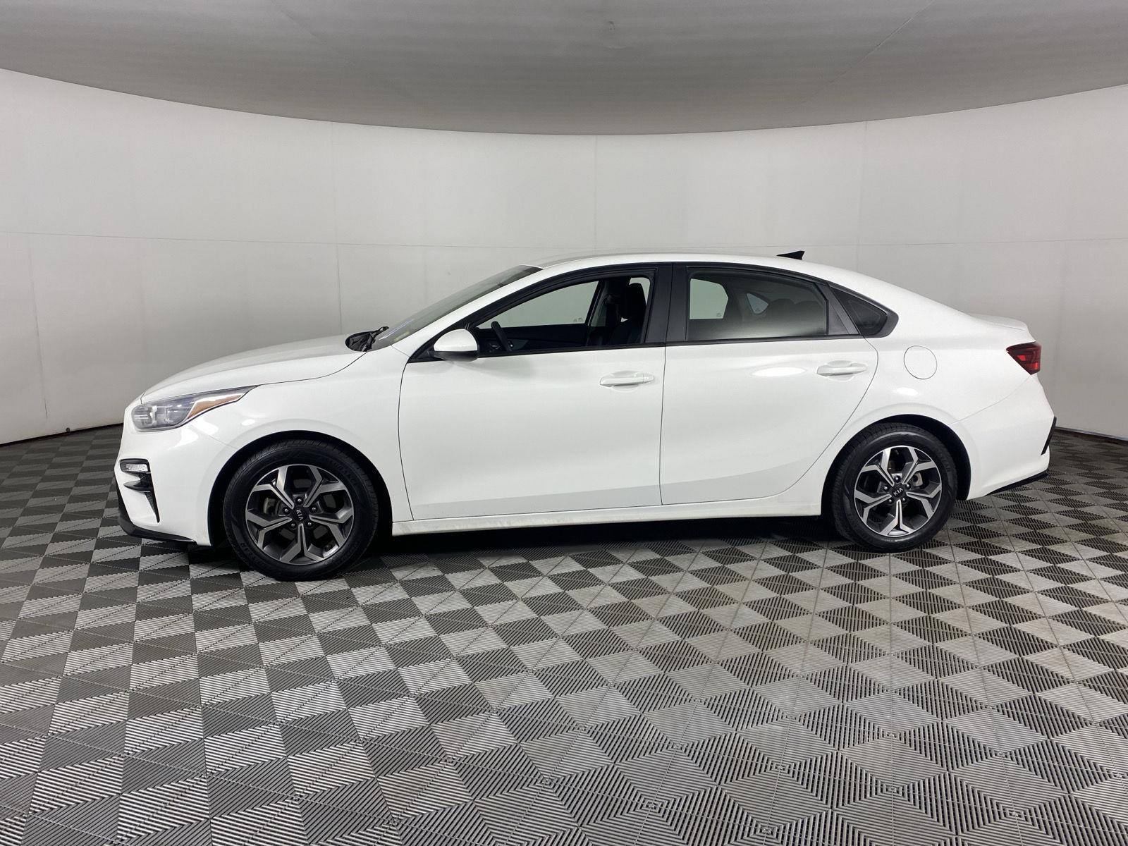 Used 2020 Clear White Kia LXS image 4