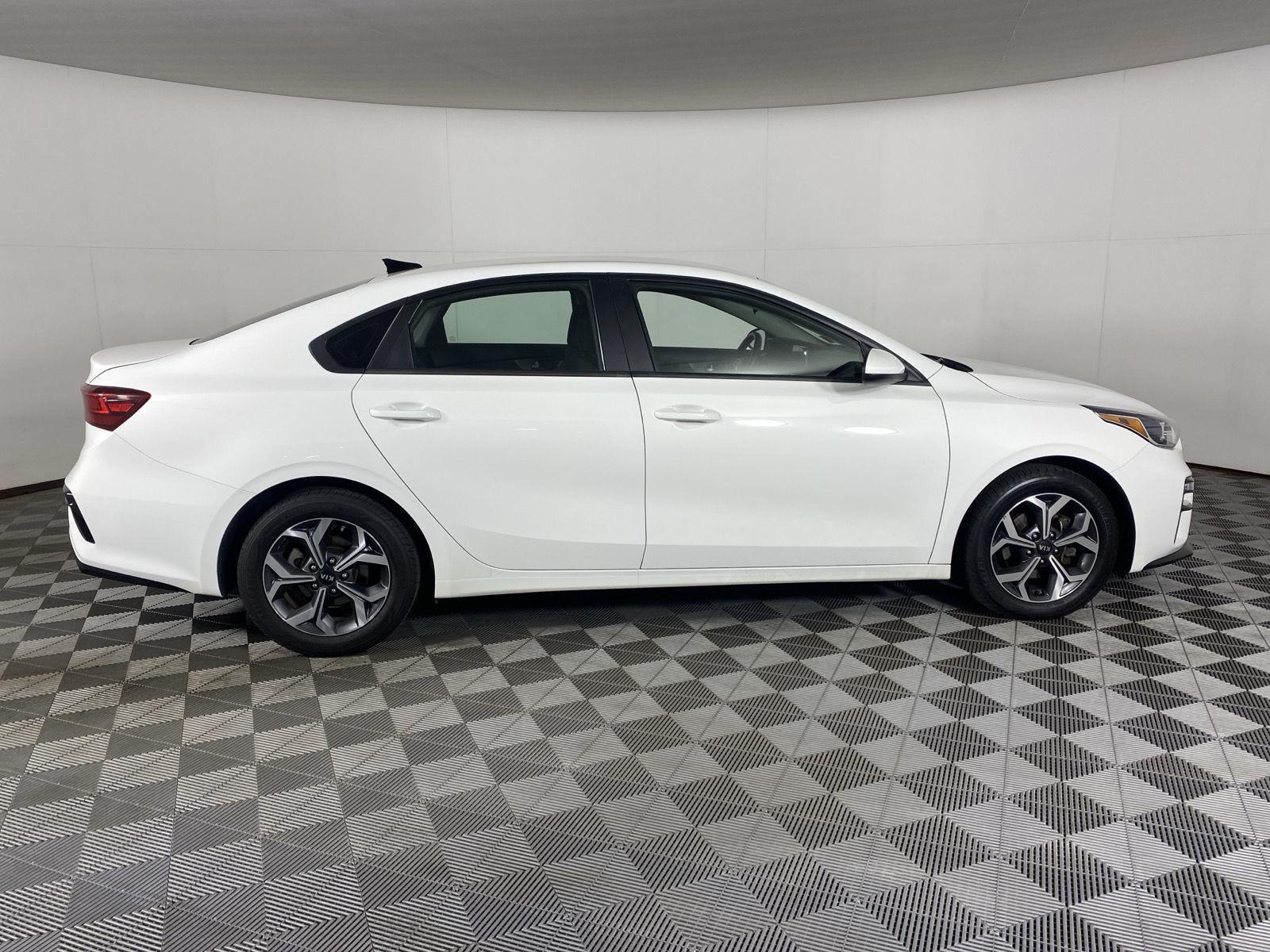 Used 2020 Clear White Kia LXS image 8