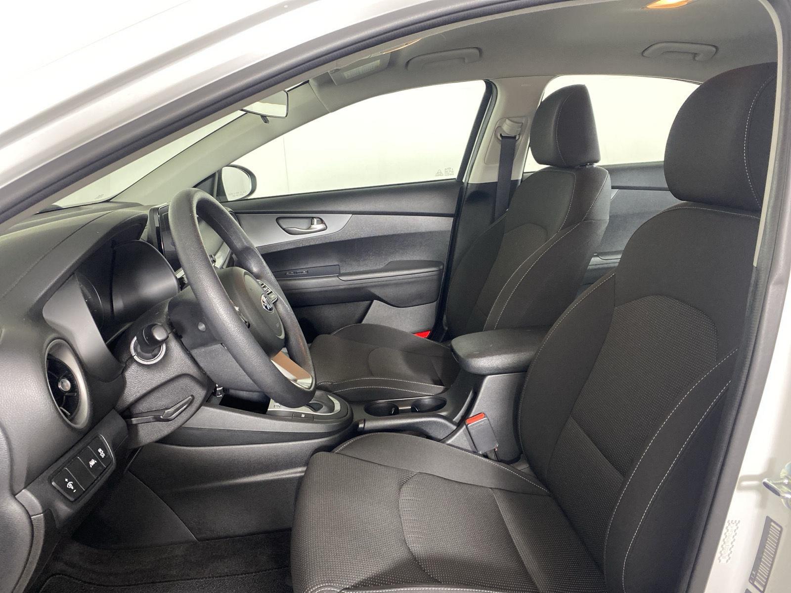 Used 2020 Clear White Kia LXS image 10
